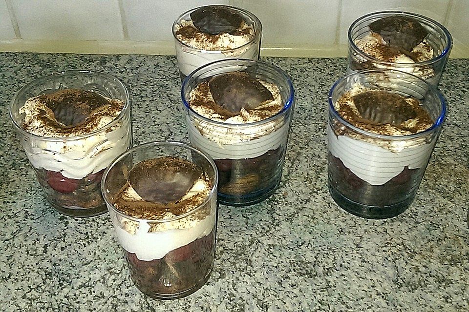 Weihnachtstiramisu im Schokobecher