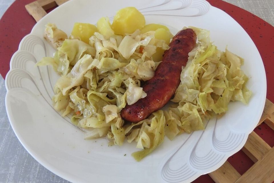 Spitzkohl mit Bratwurst