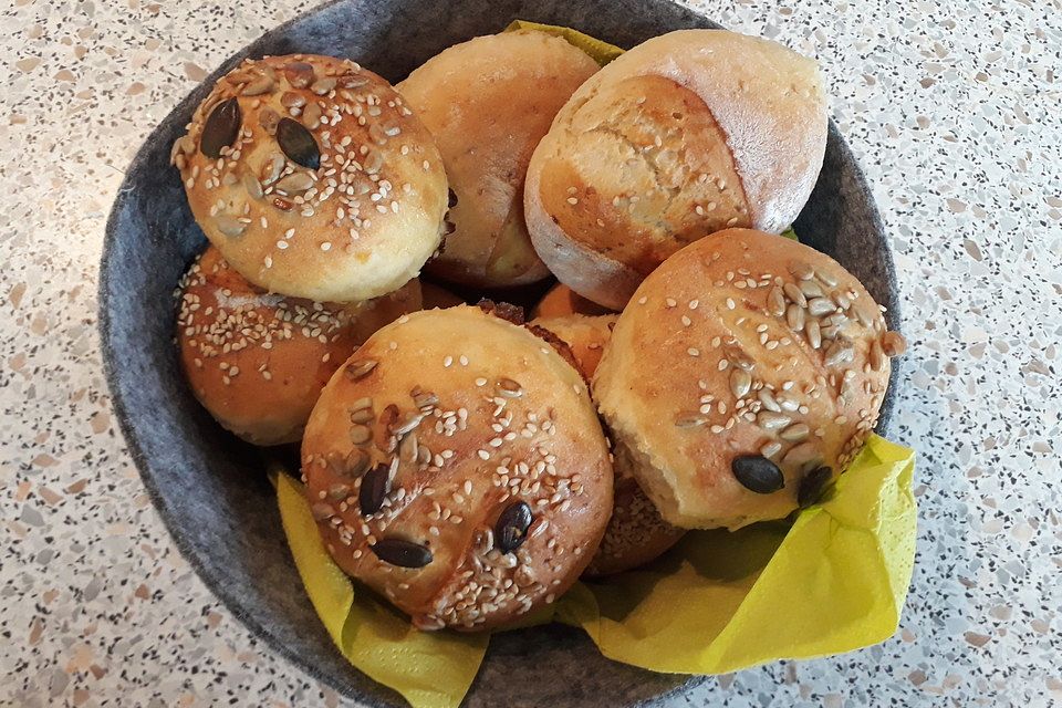 Kartoffel - Rosenbrötchen mit Dinkel