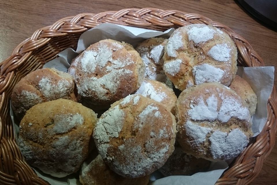 Kartoffel - Rosenbrötchen mit Dinkel