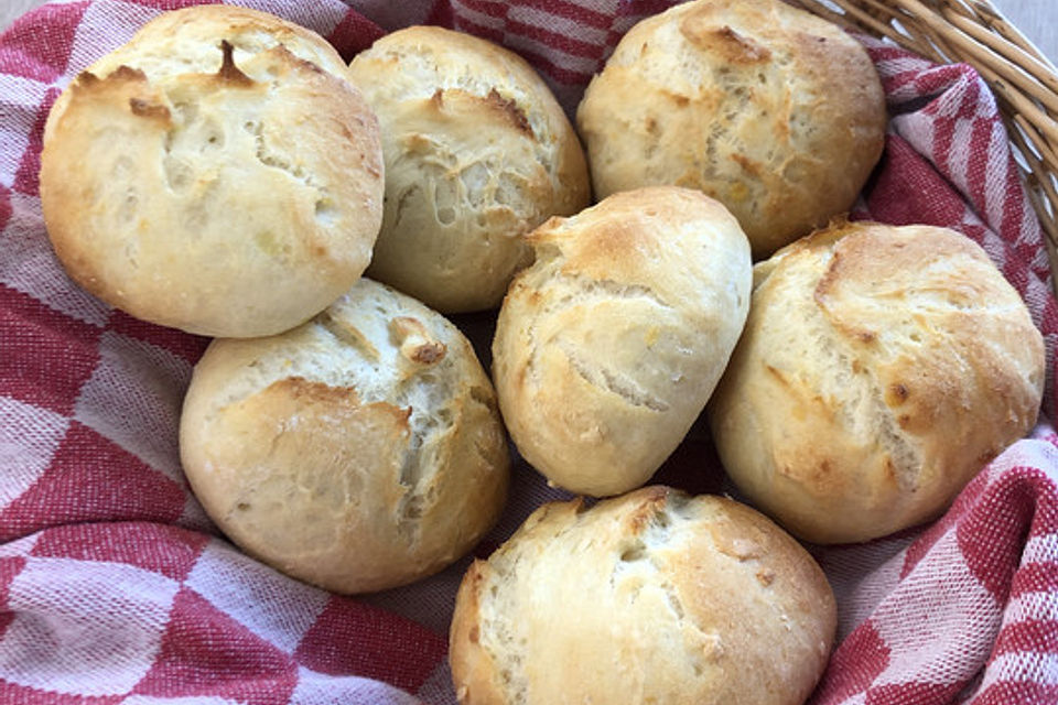 Kartoffel - Rosenbrötchen mit Dinkel