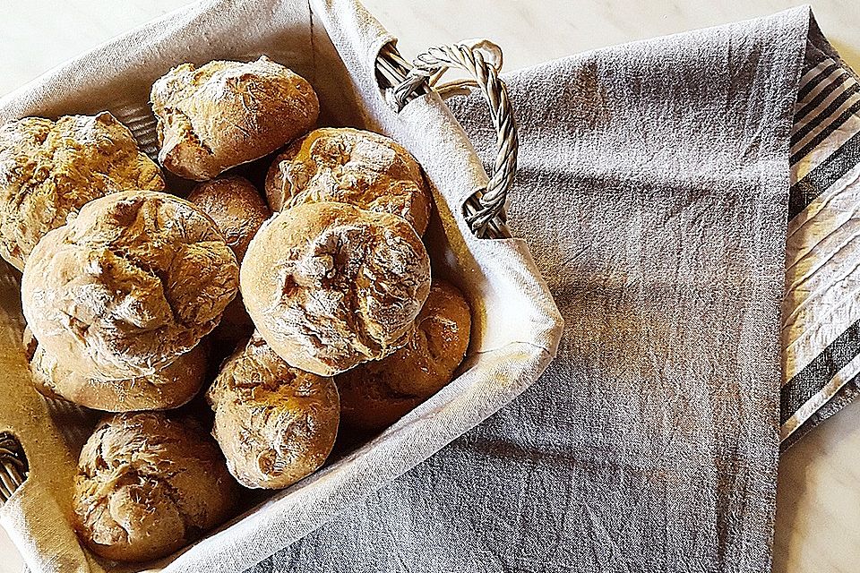 Kartoffel - Rosenbrötchen mit Dinkel