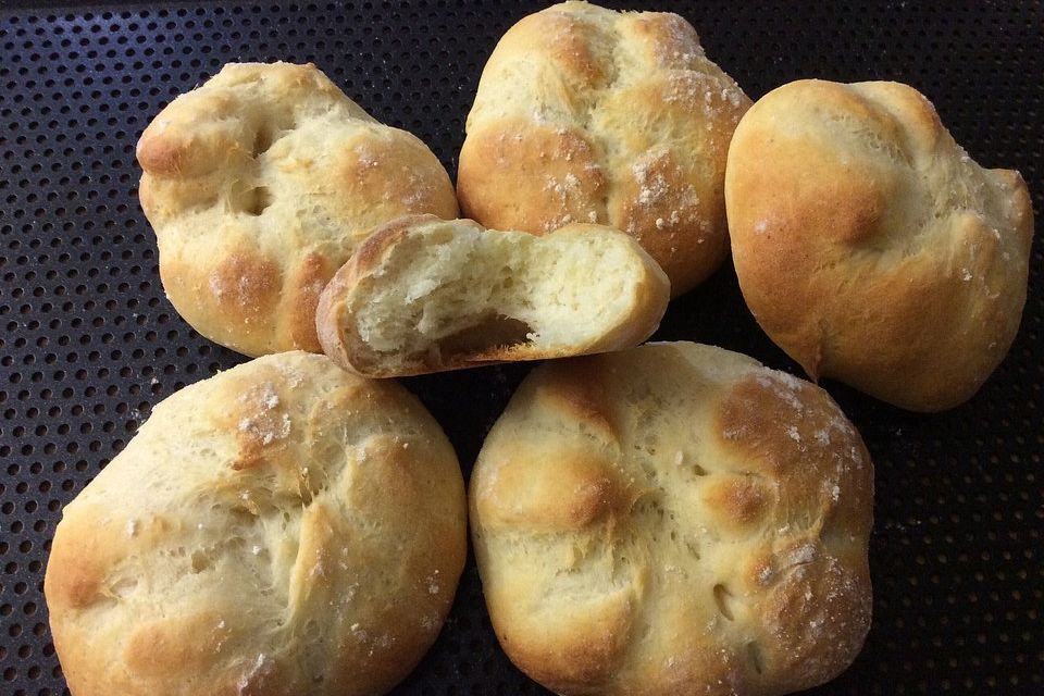 Kartoffel - Rosenbrötchen mit Dinkel