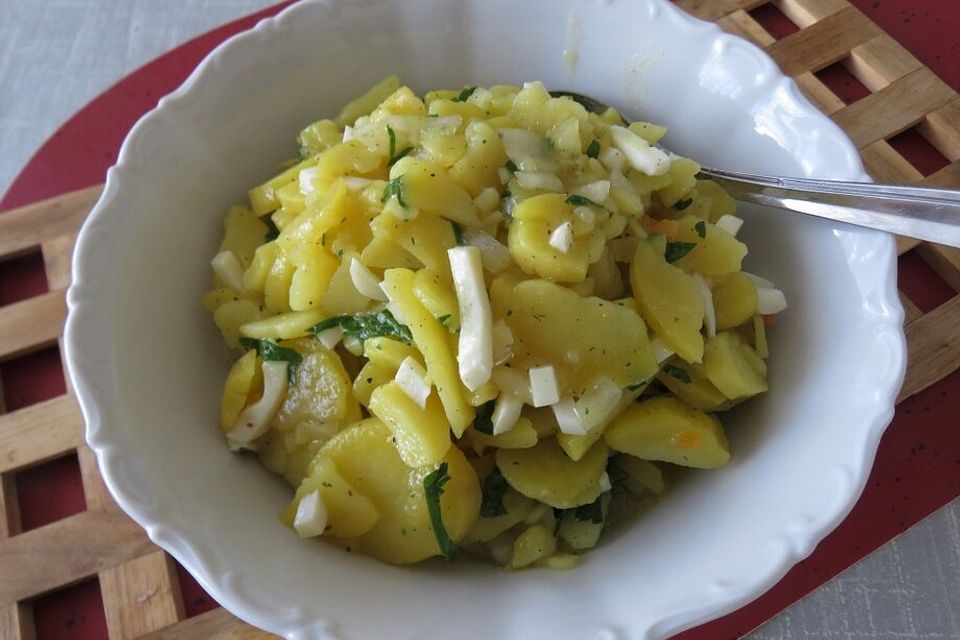 Kartoffelsalat mit Eier Kräuter Sauce