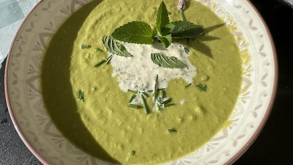 Feine Erbsensuppe mit Minzeschmand von inwong