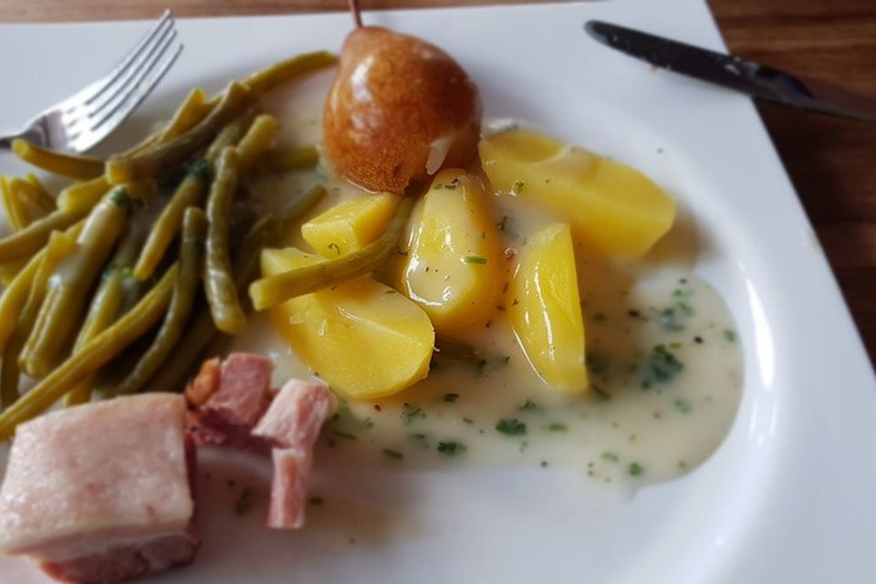 Birnen, Bohnen und Speck mit Bouillon - Kartoffeln