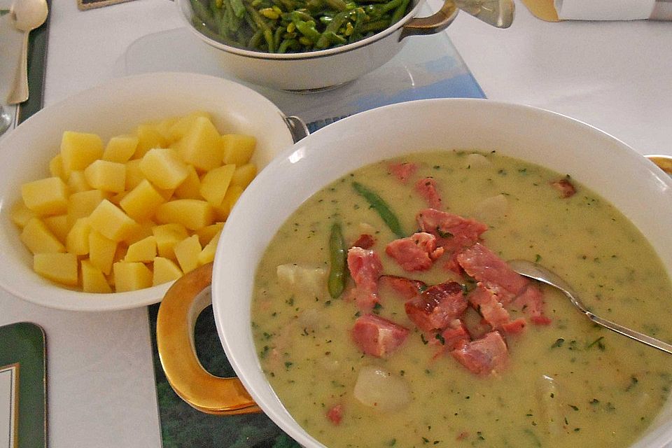 Birnen, Bohnen und Speck mit Bouillon - Kartoffeln