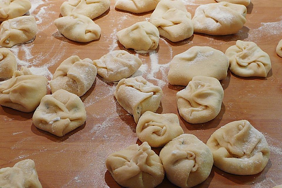 Ricotta - Tortellini mit Tomaten - Orangen - Sauce