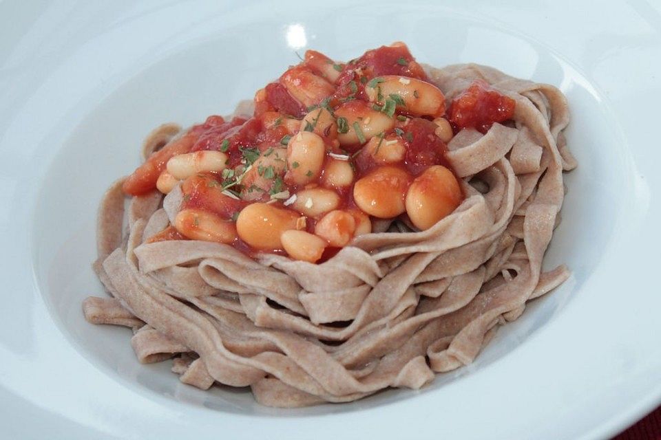 Scharfe Penne mit weißen Bohnen