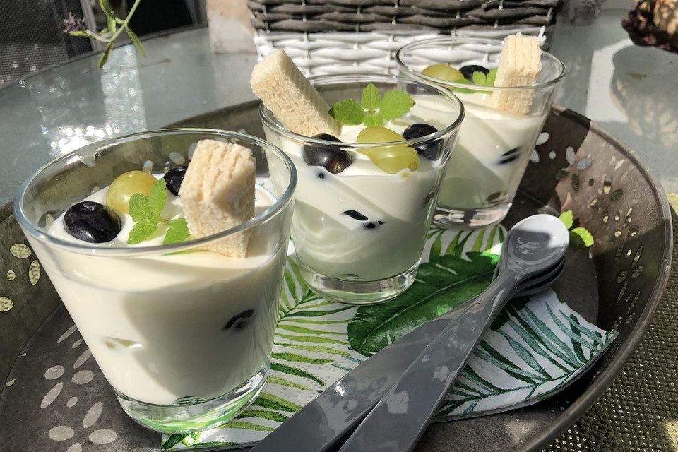 Quark - Joghurt - Trauben Dessert