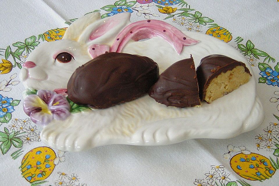 Eier aus Schokolade und Erdnussbutter