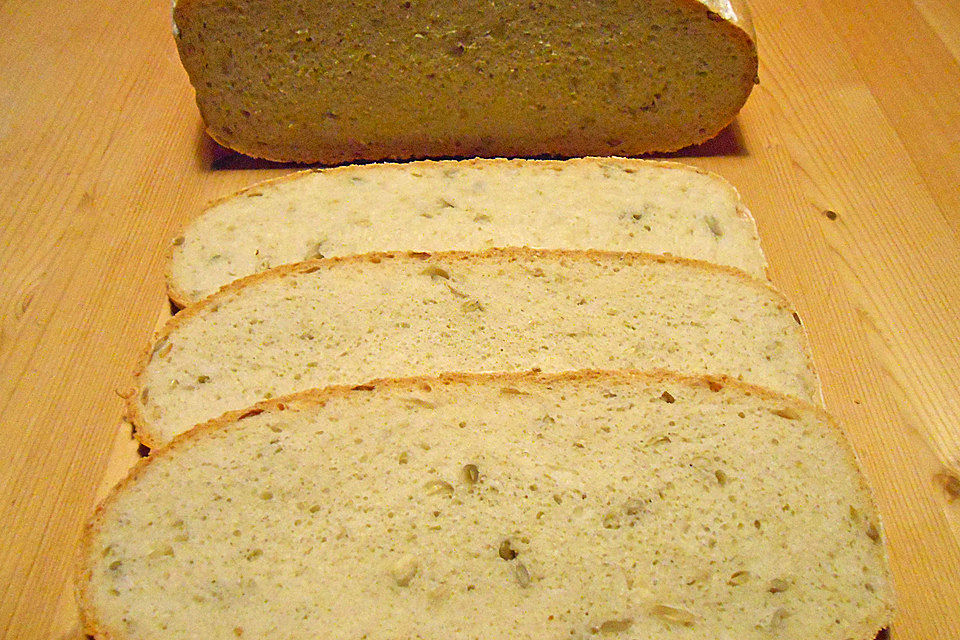 Landbrot mit Sonnenblumenkernen