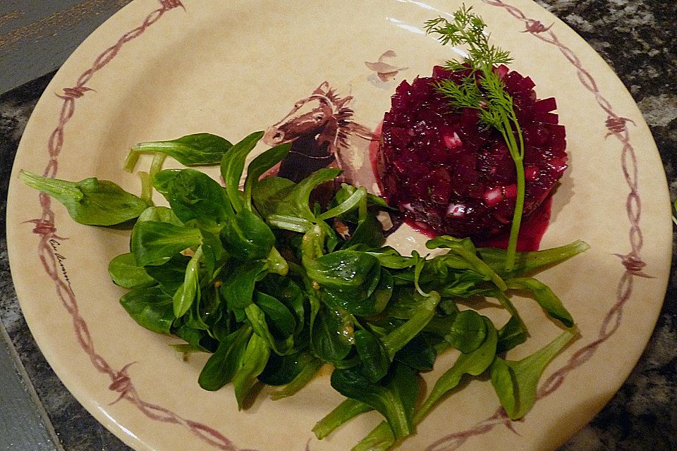 Tatar von Rote Bete mit Feldsalat