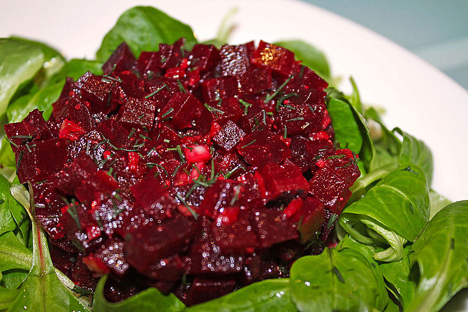 Tatar von Rote Bete mit Feldsalat