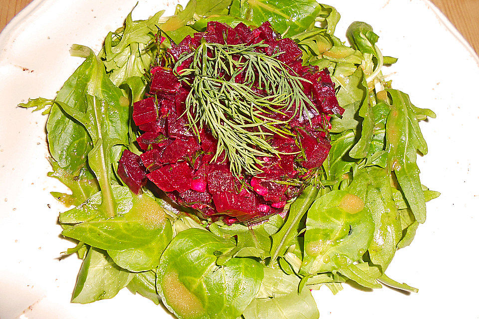 Tatar von Rote Bete mit Feldsalat