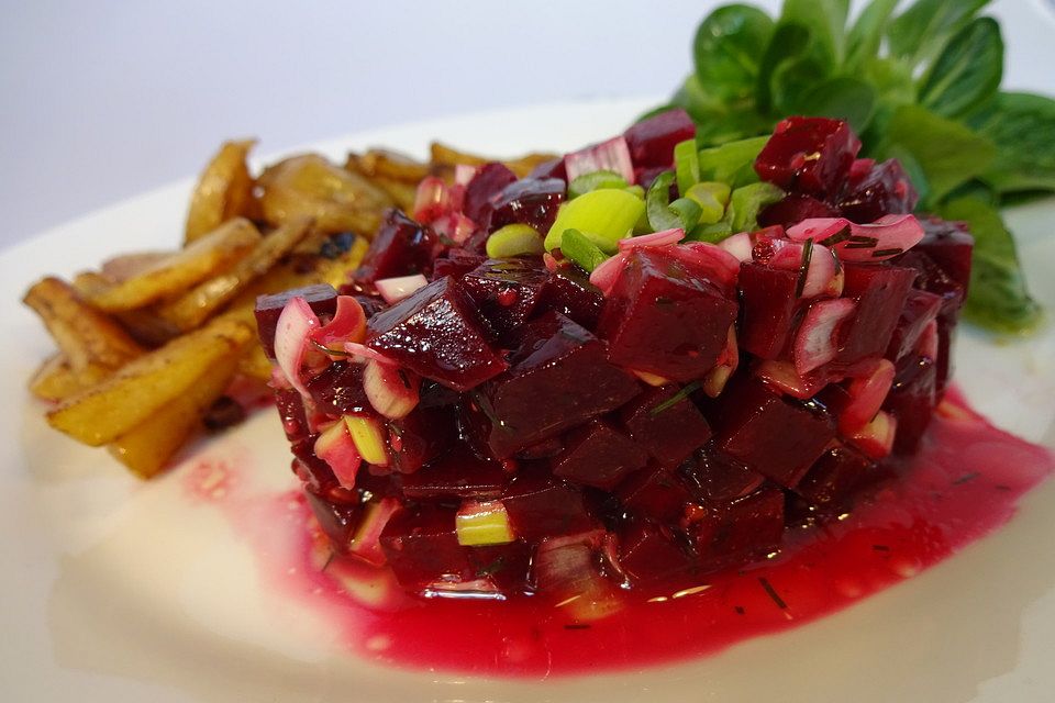 Tatar von Rote Bete mit Feldsalat