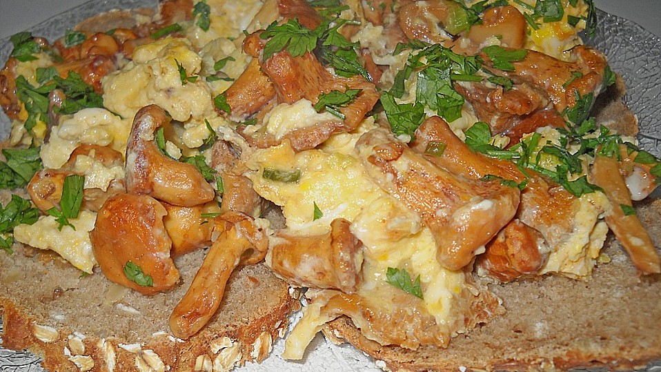 Reherl (Pfifferlinge) mit Rührei von aveffer