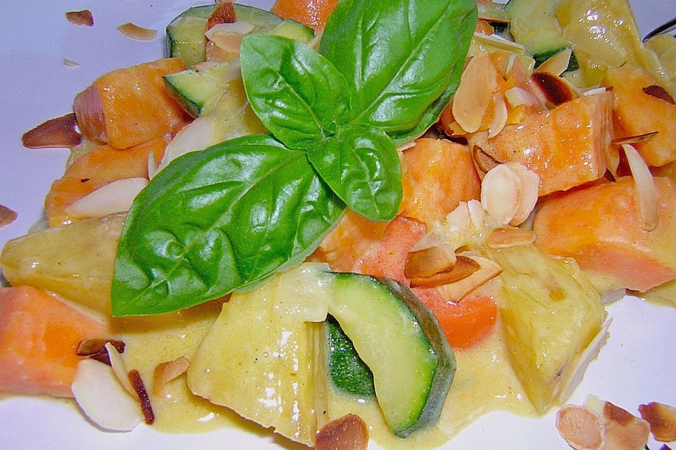 Süßkartoffelcurry mit karamellisierter Ananas