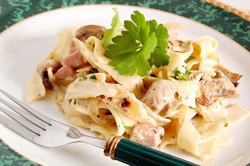 Pasta mit Champignons und Frühlingszwiebeln