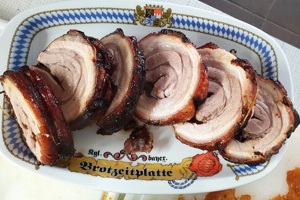 Spanferkel - Rollbraten mit Biersoße und Klößen