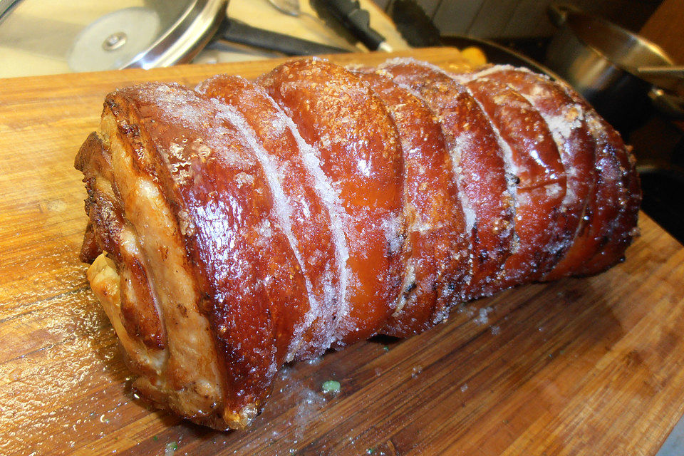 Spanferkel - Rollbraten mit Biersoße und Klößen