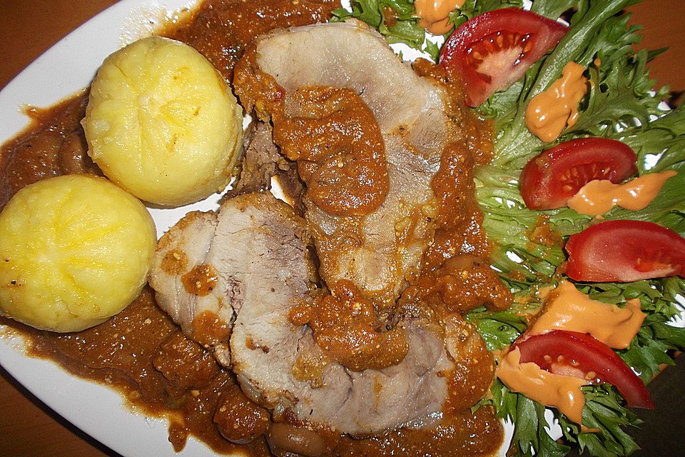 Spanferkel - Rollbraten mit Biersoße und Klößen