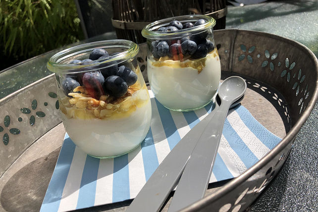 Joghurt mit Nüssen, Honig und Heidelbeeren von Pumpkin-Pie| Chefkoch