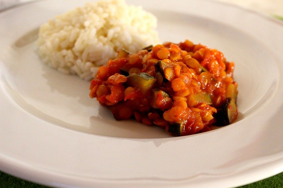 Soße mit Ajvar und roten Linsen