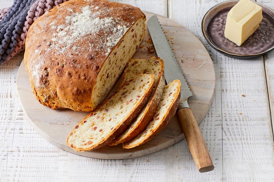 Zwiebel-Käse-Schinken-Brot