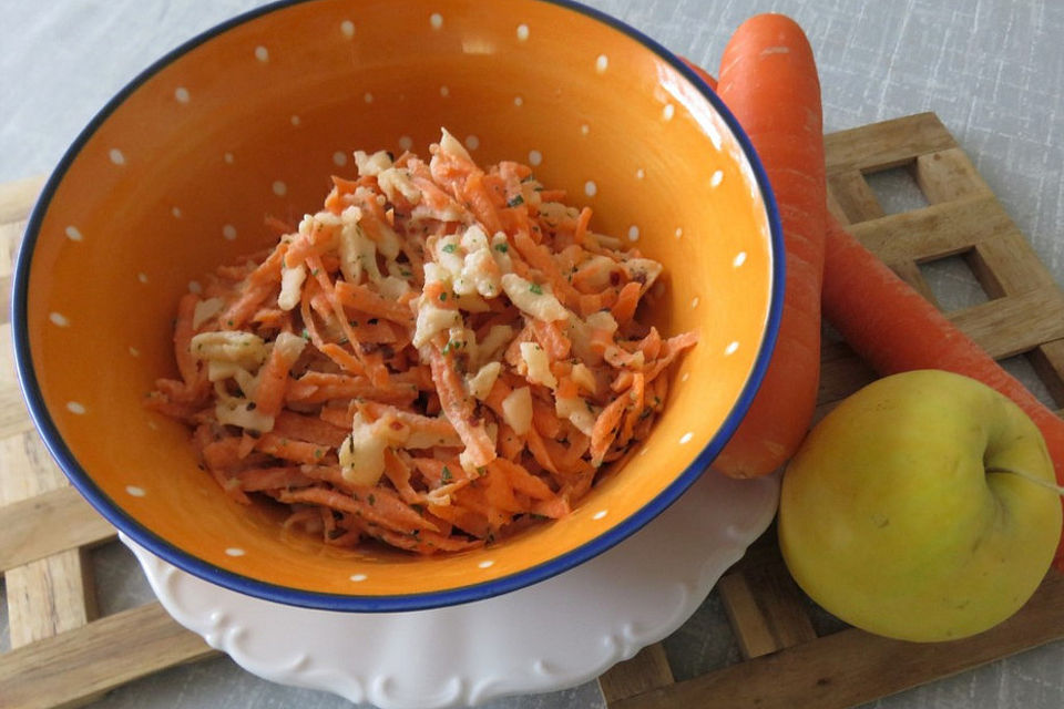 Schneller Karotten - Apfel - Salat