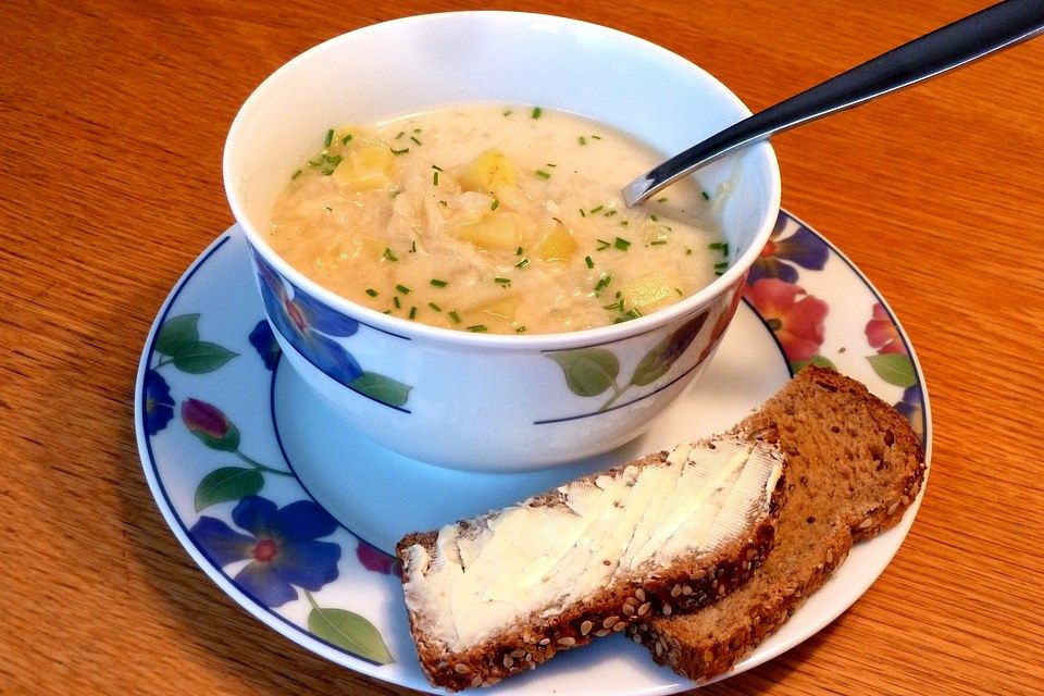 Sauerkrautsuppe mit Stampfkartoffeln böhmische Art