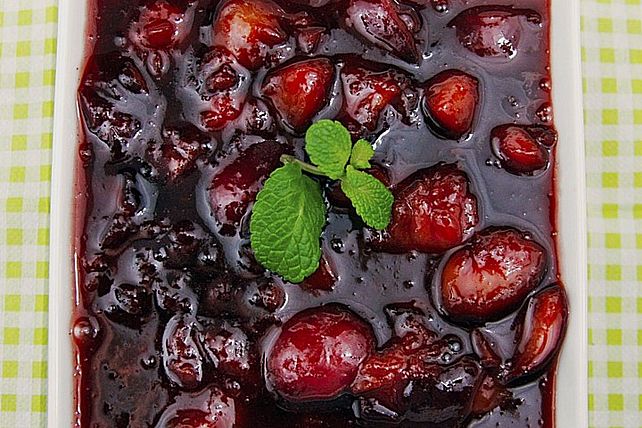 Schmandmousse an Pflaumen - Granatapfelkompott von dashonigkuchenpferd ...