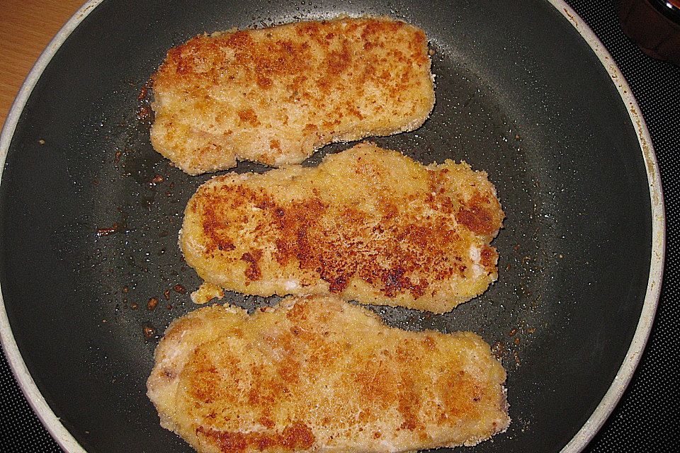 Schnitzel mit Zwiebeln und Champignons