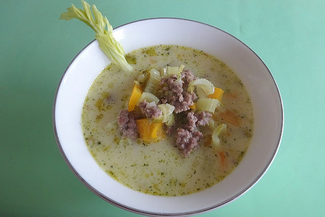 Käsesuppe mit Staudensellerie und Paprika von mekk| Chefkoch