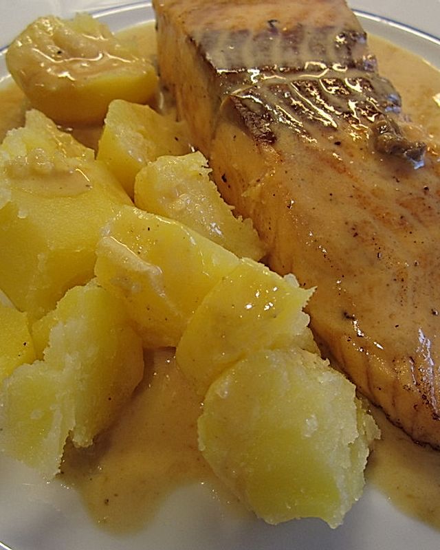 Lachs und Kartoffeln mit  Rosmarin - Sahnesauce