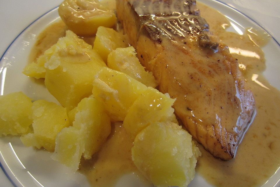 Lachs und Kartoffeln mit  Rosmarin - Sahnesauce