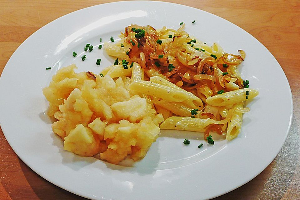 Nudeln mit Gruyère und Apfelkompott