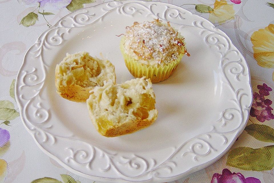 Bananen - Ananas - Muffins mit Kokosflocken