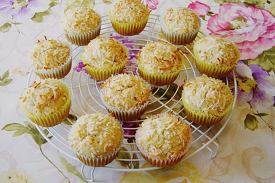 Bananen - Ananas - Muffins mit Kokosflocken