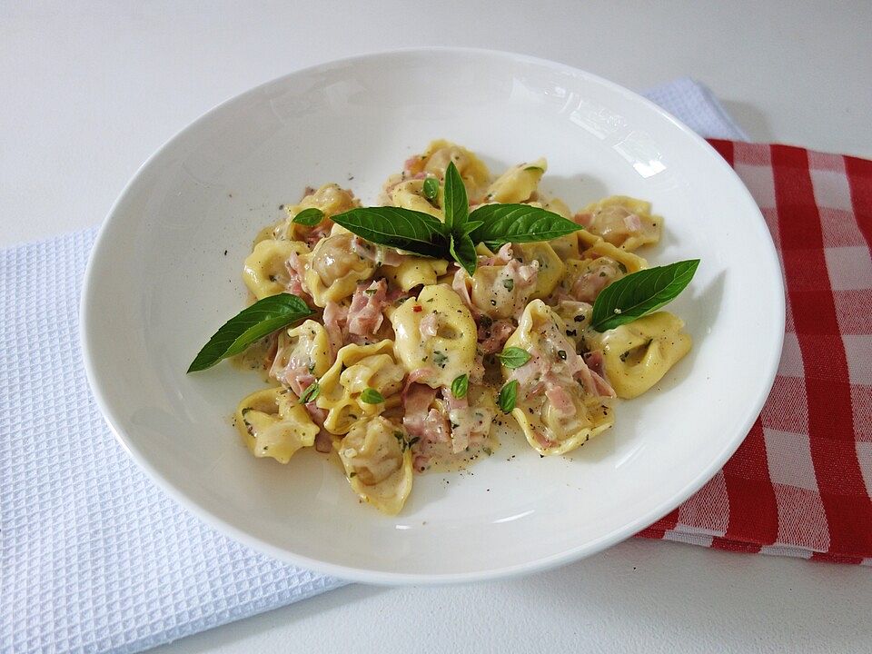 Tortellini mit Käsesauce von Kleines_Engelchen| Chefkoch Tortellini mit Käsesauce von Kleines_Engelchen| Chefkoch