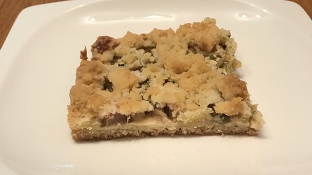 Rhabarber - Streuselkuchen mit Vanillepudding von dashonigkuchenpferd