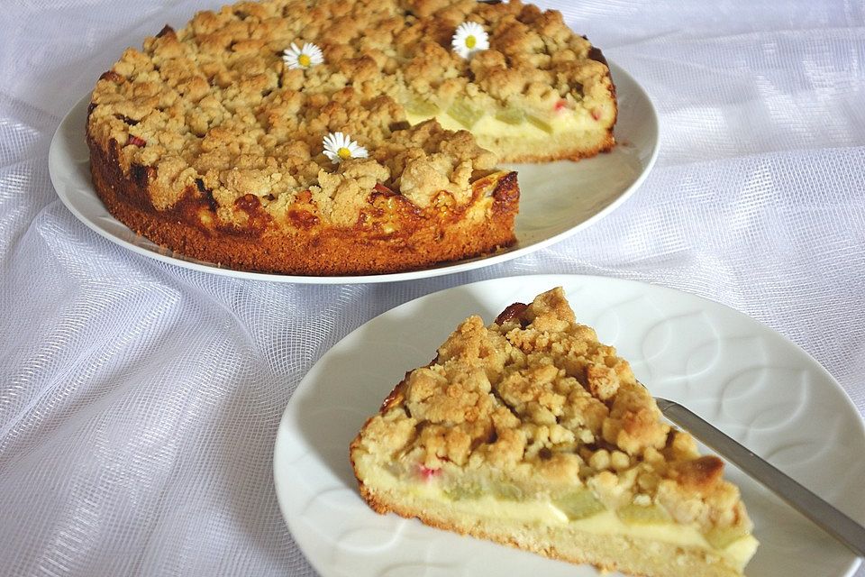 Rhabarber - Streuselkuchen mit Vanillepudding