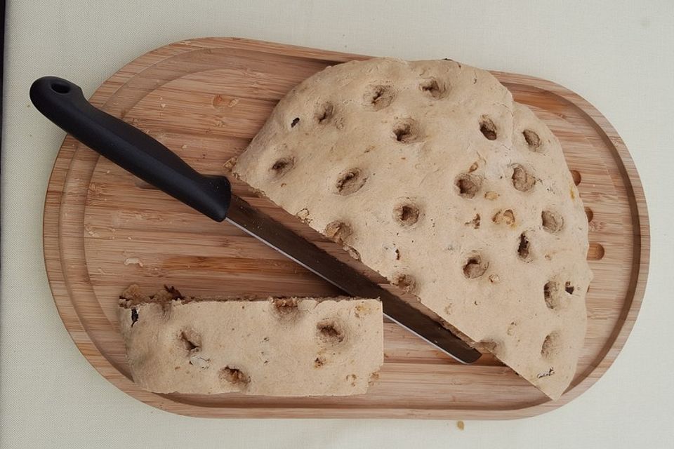 Fladenbrot mit Maismehl und getrockneten Tomaten