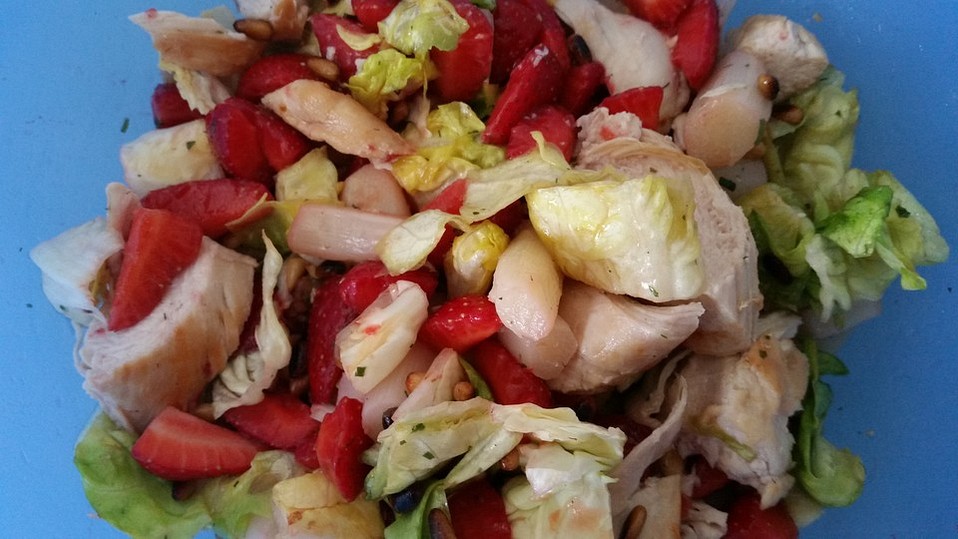 Spargel - Erdbeer - Salat mit Hähnchenbrustfilet von luckytina Spargel - Erdbeer - Salat mit Hähnchenbrustfilet von luckytina