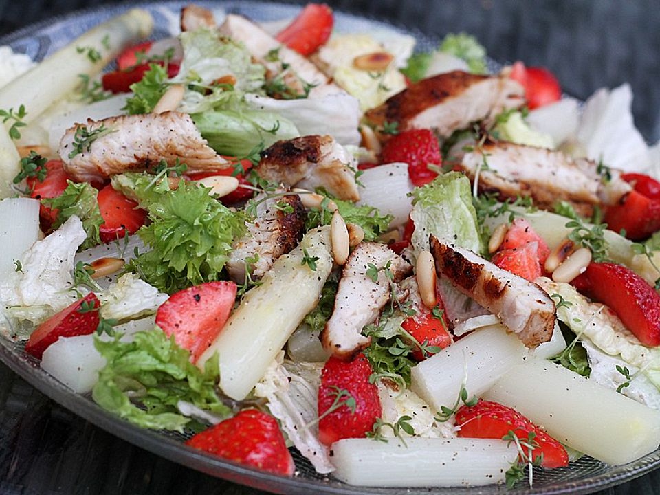 Spargel - Erdbeer - Salat mit Hähnchenbrustfilet von luckytina| Chefkoch