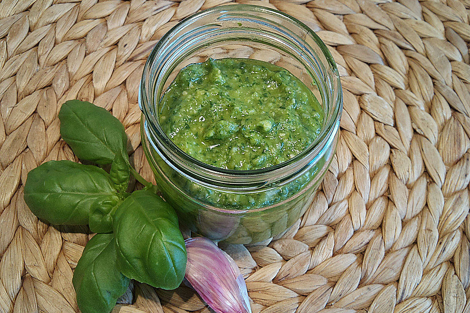 Momos Pesto