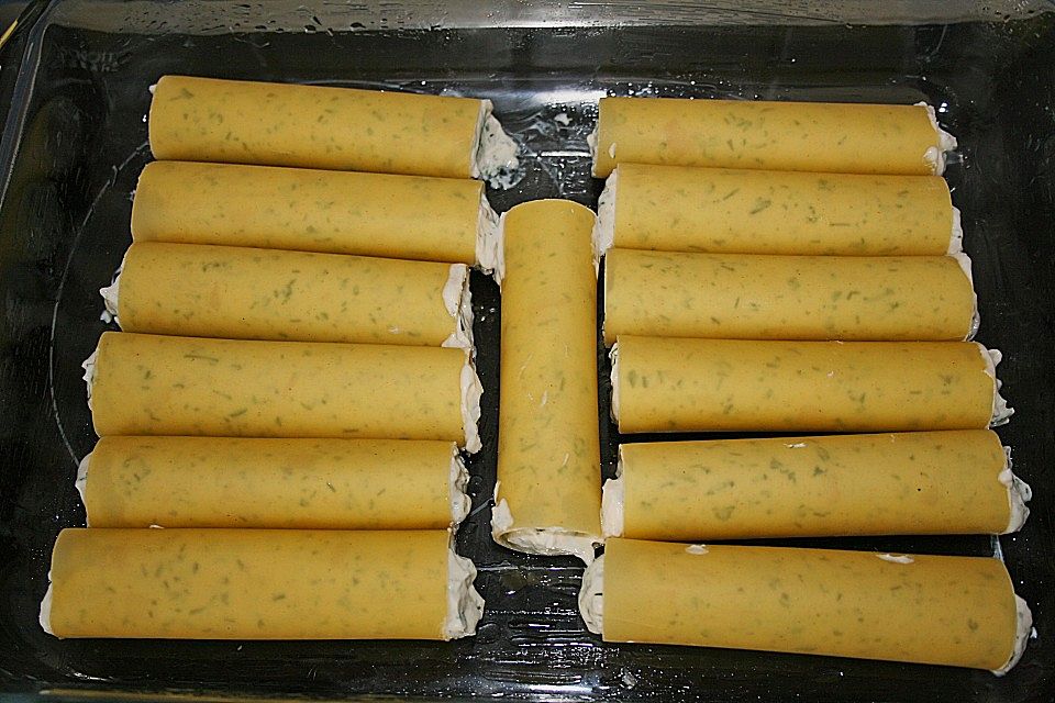 Cannelloni mit Kräuterquark  und Schinken