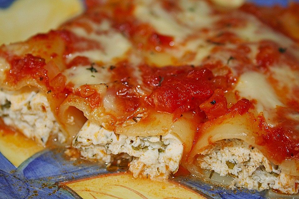 Cannelloni mit Kräuterquark  und Schinken