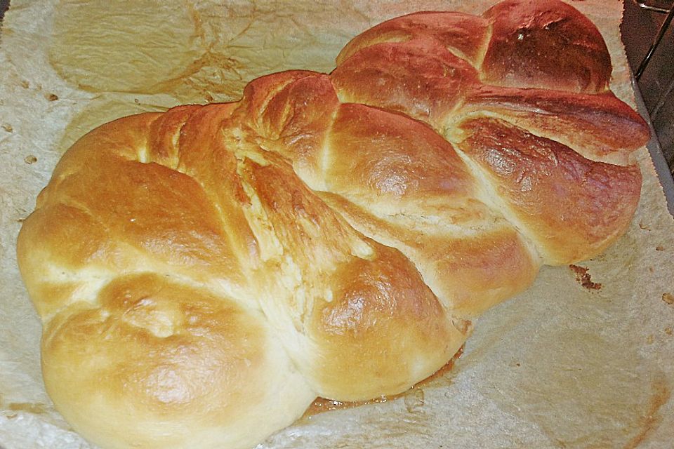 Hefezopf mit Dulce de Leche Hefezopf mit Dulce de Leche