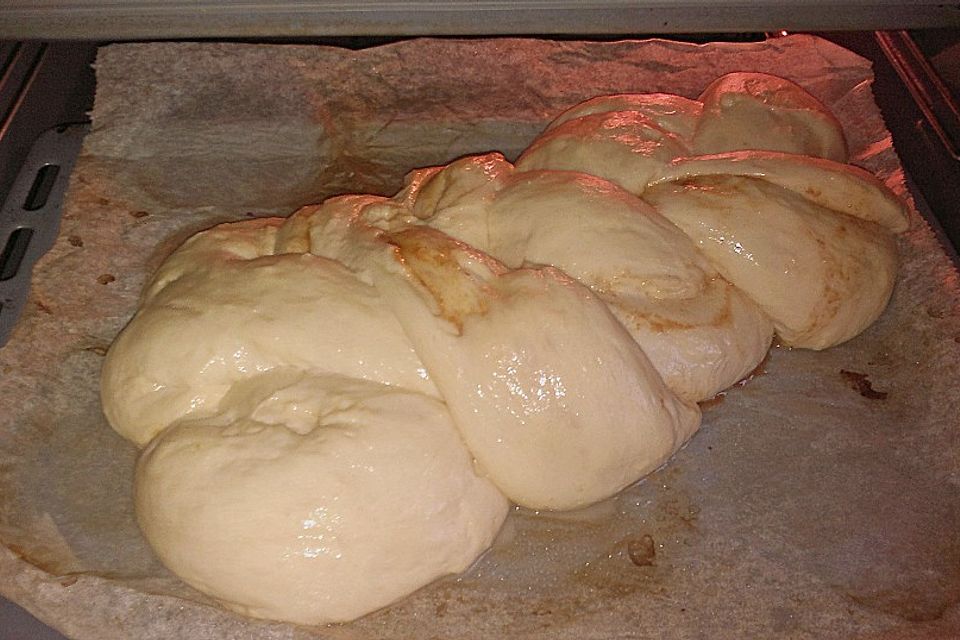 Hefezopf mit Dulce de Leche Hefezopf mit Dulce de Leche